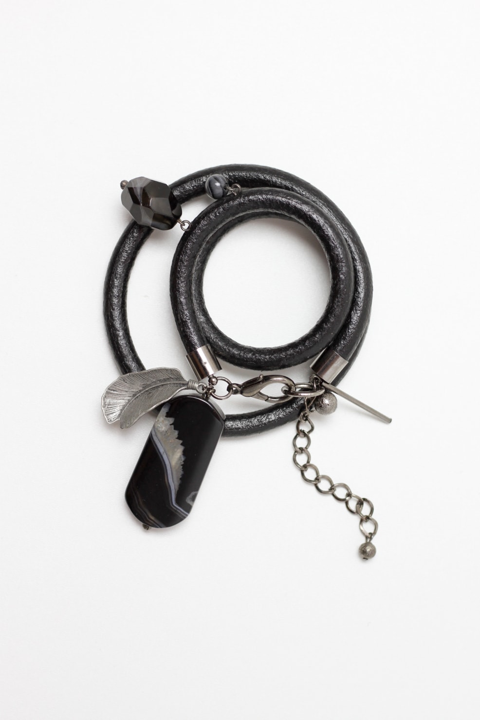 Black agate and leather bracelet